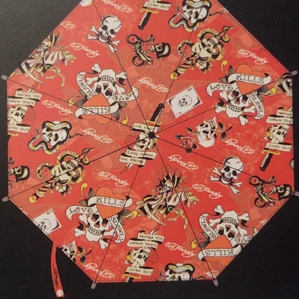 Ed Hardy "Love Kills Slowly" auto-open compact umbrella, nwt - Picture 3 of 3